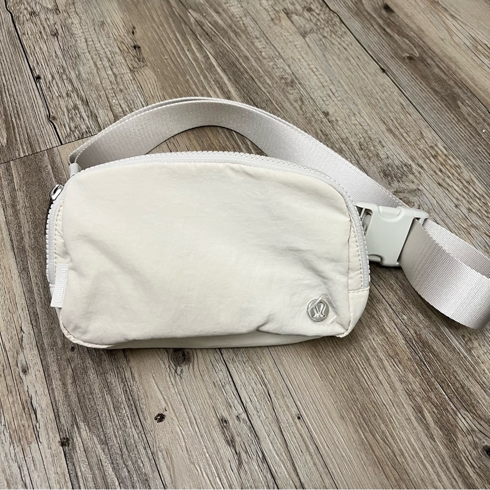 NWT Lululemon Cream/ White Belt Bag